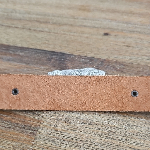 Handcrafted Leather Cuff with a silver-toned embellishment "Choose Joy" - Picture 6 of 7